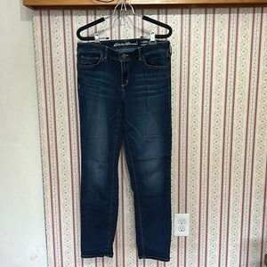 Eddie Bauer size 10 Jeans 👖 Slightly Curvy Slim Straight leg